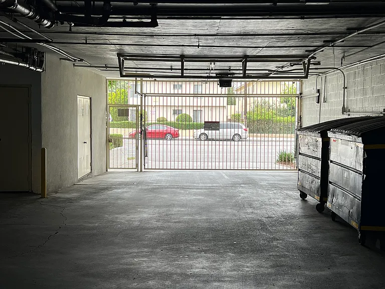 The Excalibur Apartments — Photo 20