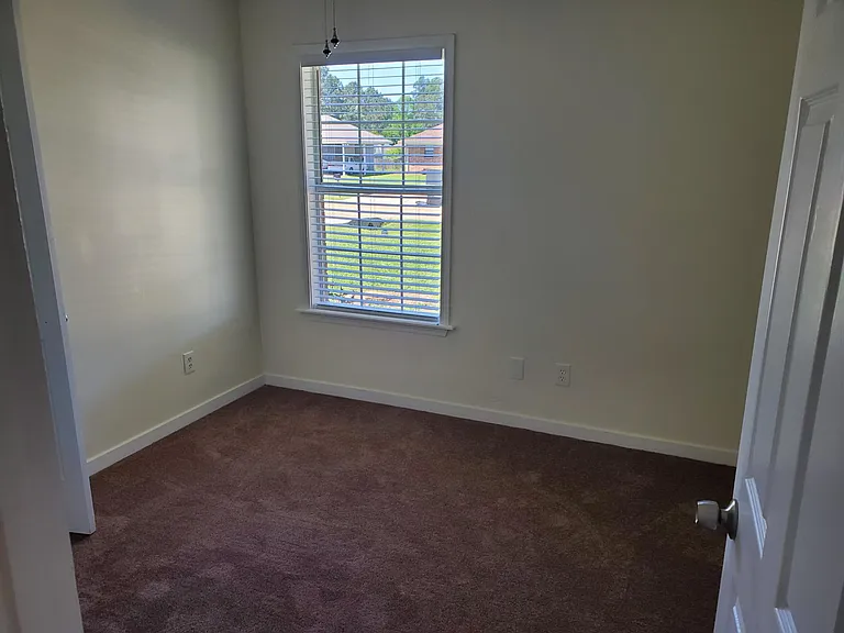 311 Green Meadow Dr — Photo 9