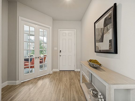 3rd image of 809 Cromwell Dr