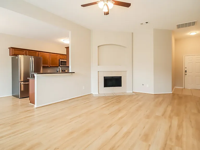 32103 Sue Ln — Photo 3