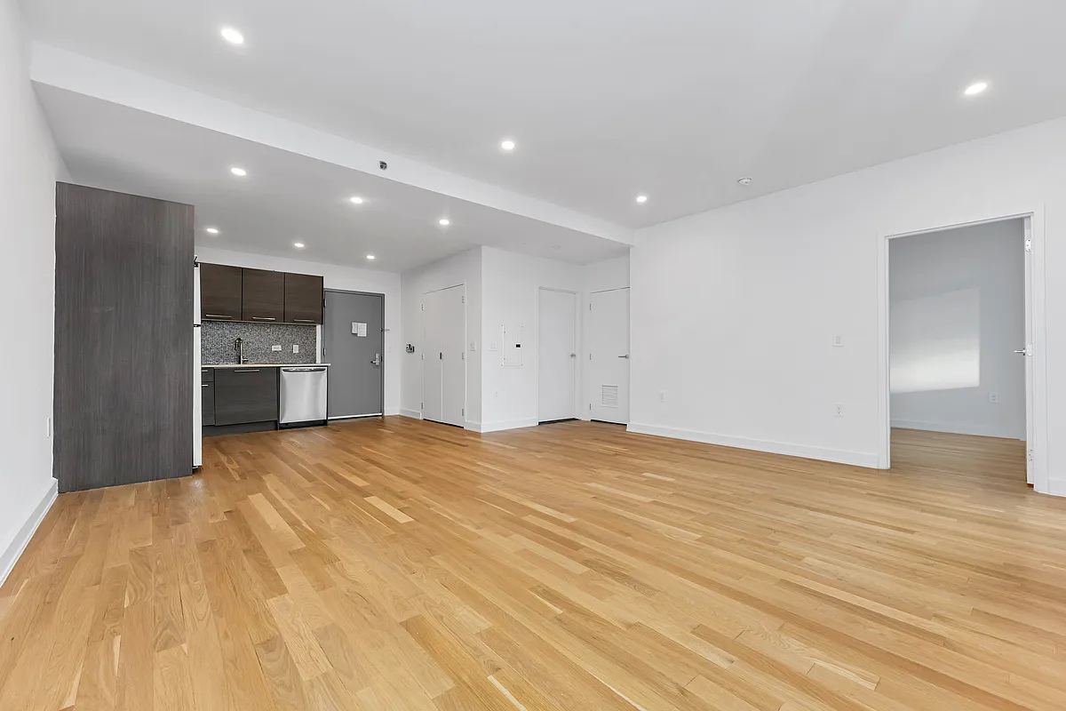 11-15 Broadway — Photo 1