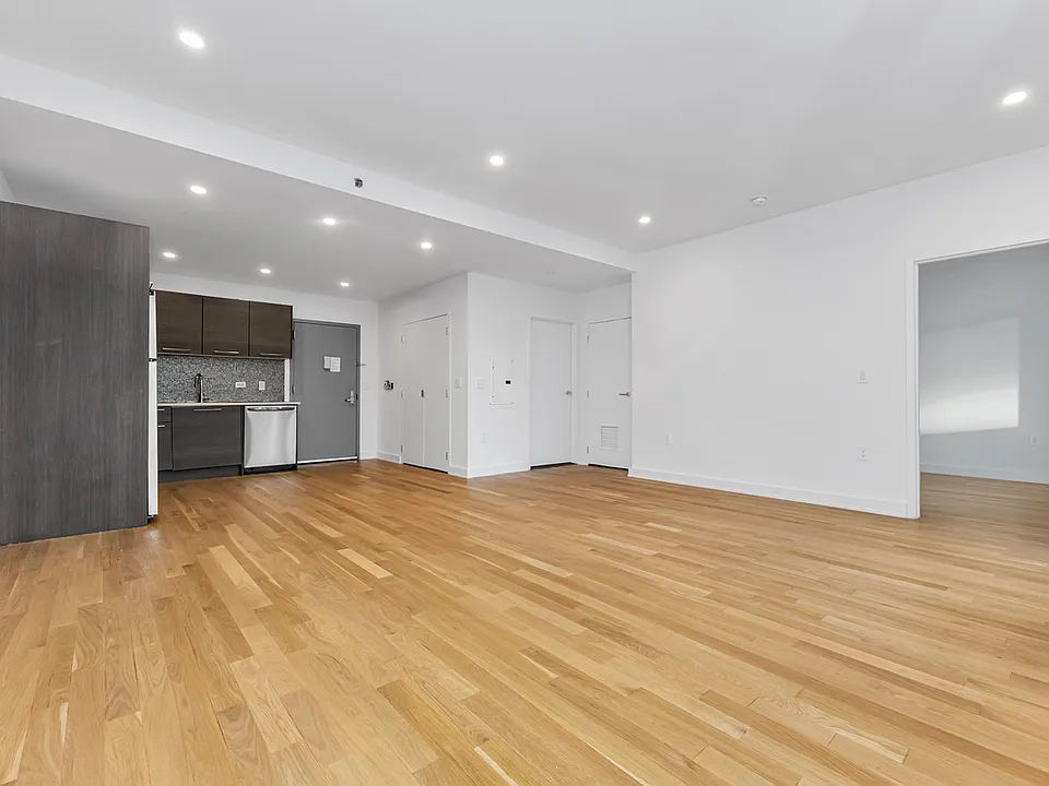1115 Broadway #4C