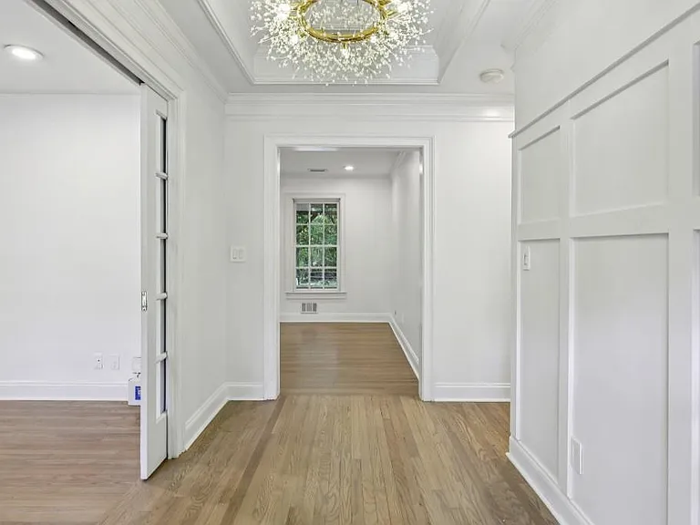 1905 Gainsborough Dr — Photo 13