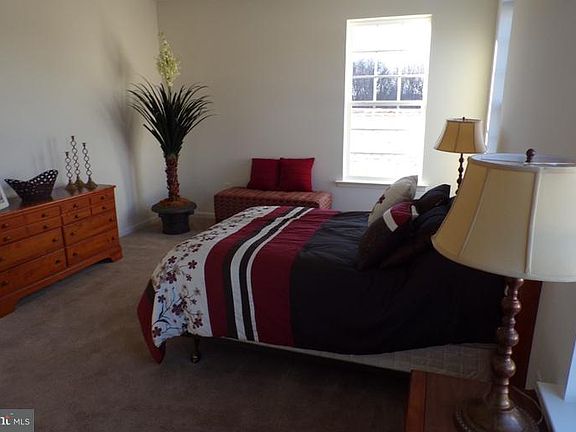 5th image of 117 E Clarendon Dr