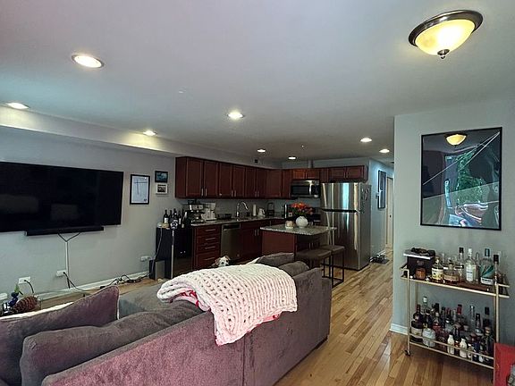 3rd image of 1630 N Cleveland Ave #1F