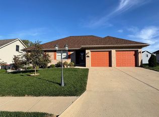 1021 Kennedy Dr, Pekin, IL 61554