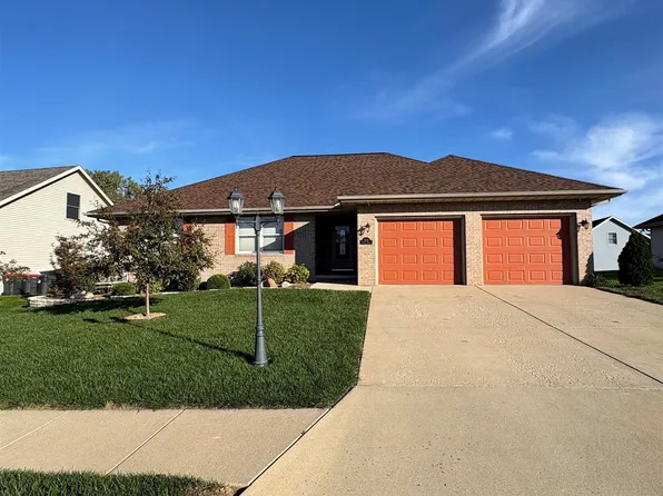 1021 Kennedy Dr, Pekin, IL 61554