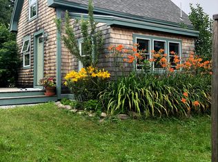 25 Knowlton St, Camden, ME 04843