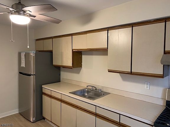 5th image of 26 Clinton St Unit 12