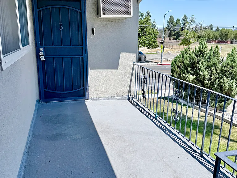 7045 Whitsett Ave #3 — Photo 21