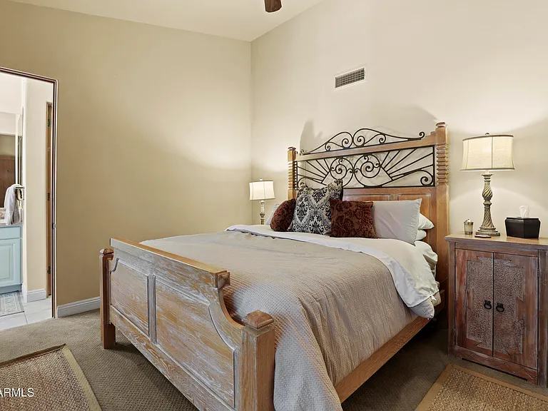 2609 E Pine Island Ln — Photo 19