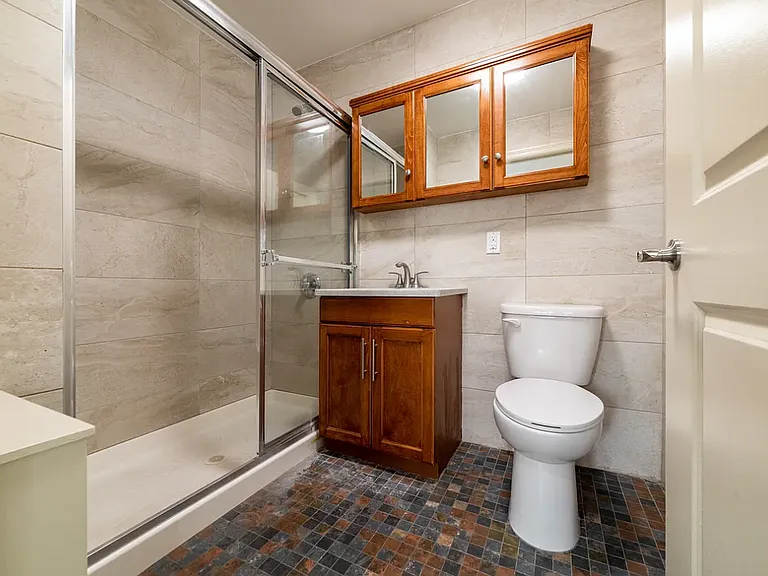 300 Eldert St #1R — Photo 7