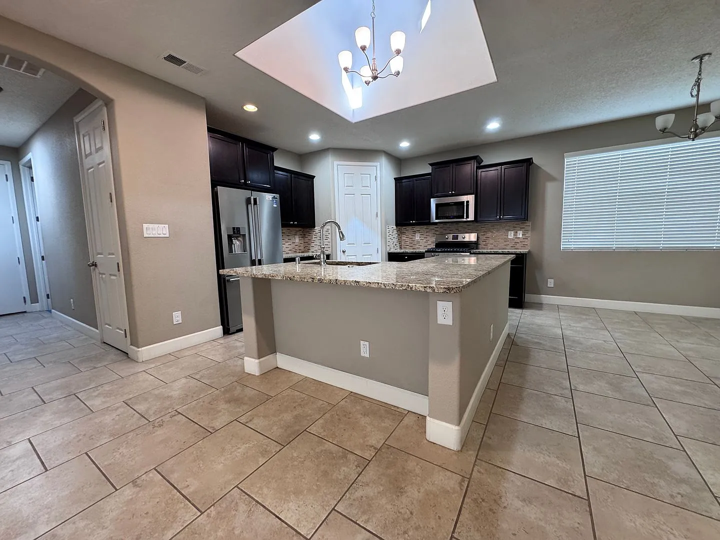 Luxurious 3 Bed 2 bath! — Photo 3