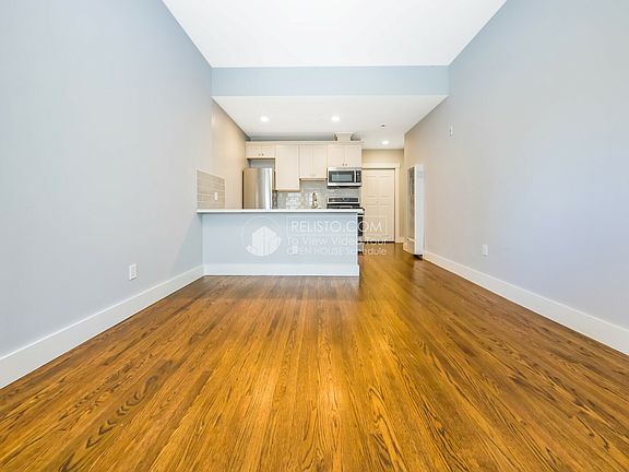 4th image of 2807 Steiner St APT 4