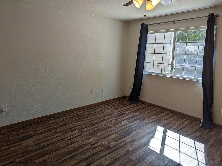 1505 W 25th Ct #B7 — Photo 14