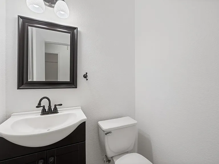 104 Grant Ct — Photo 15
