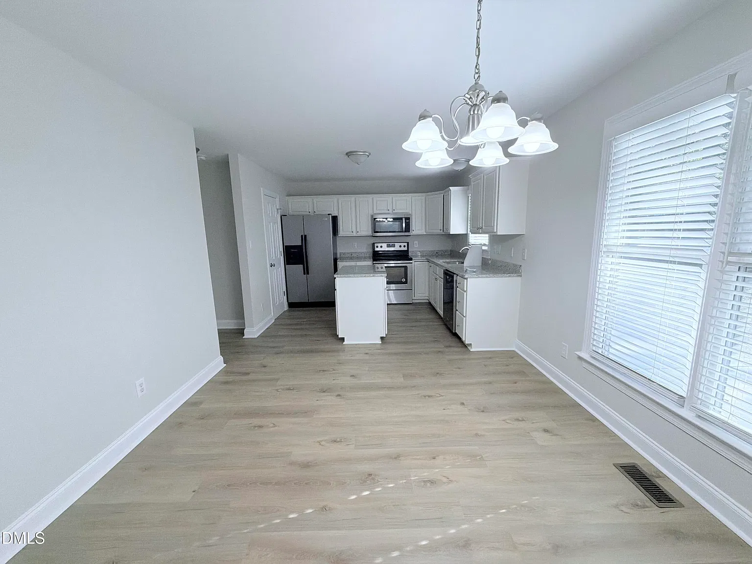3 bed, 2.5 bath, $2,200 — Photo 3