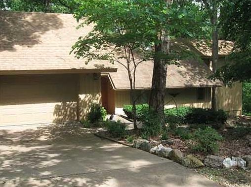 2nd image of 2907 Summitt Dr