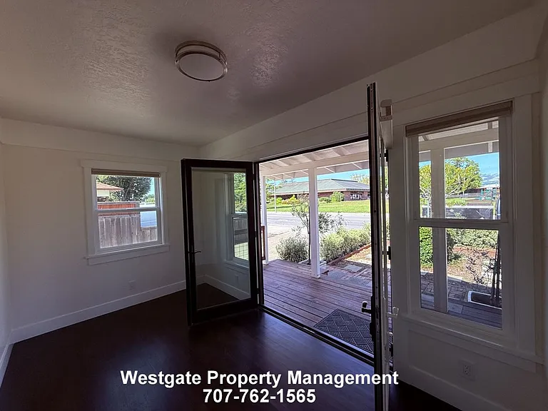 220 Payran St — Photo 11
