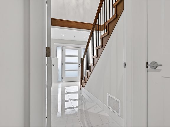 4th image of 20180 Stanton Ave