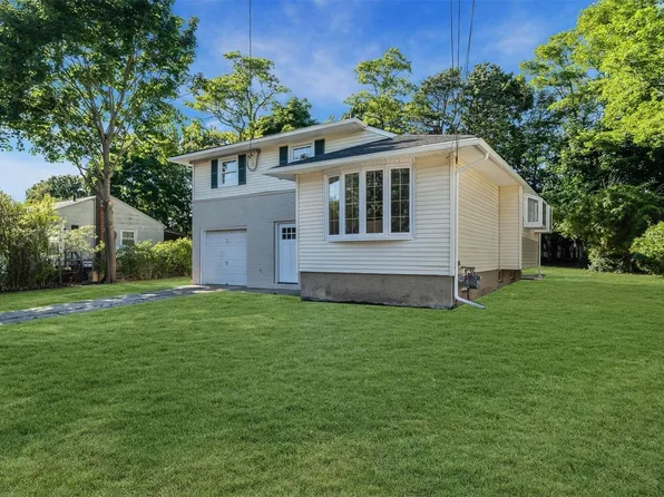 157 New Jersey Avenue, Bay Shore, NY 11706