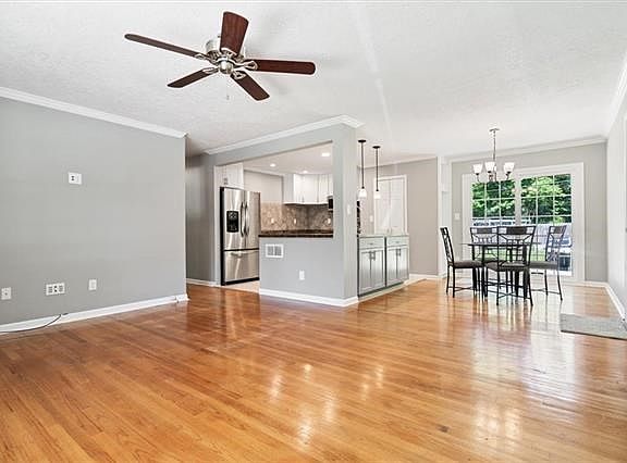 5th image of 10006 W 91st St