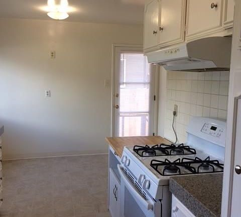 5th image of 2445 Lexington Way