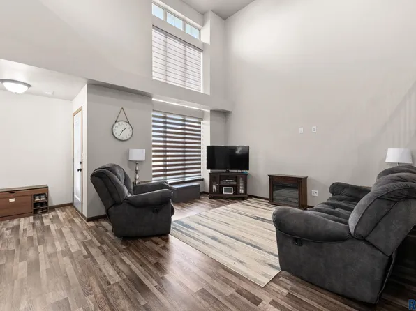 5011 E 63rd St, Sioux Falls, SD 57108