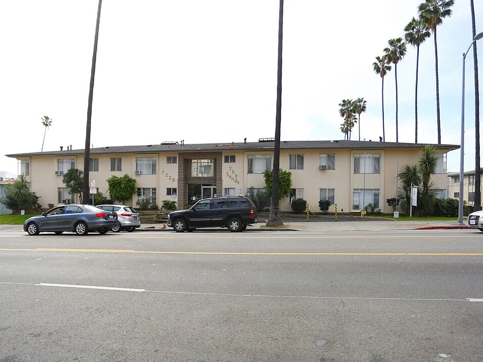7220 Hollywood Blvd