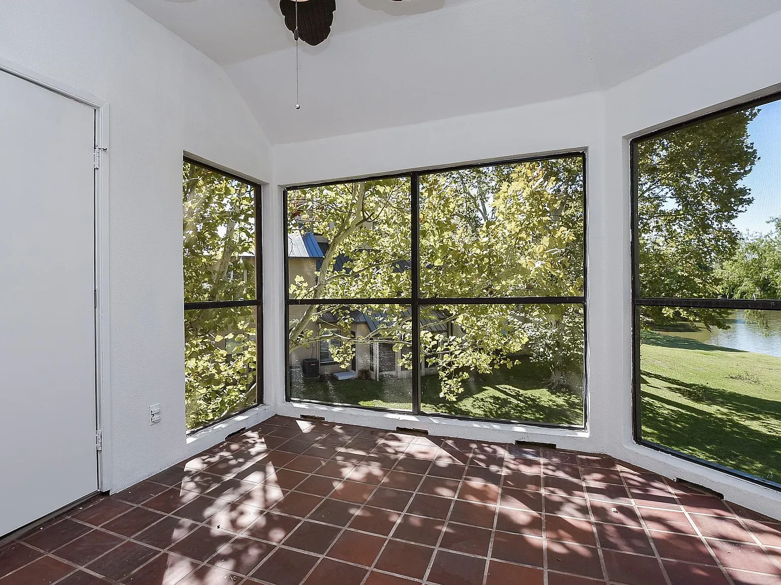 2 bed, 1.0 bath, 1118 sqft, $1,950 — Photo 4