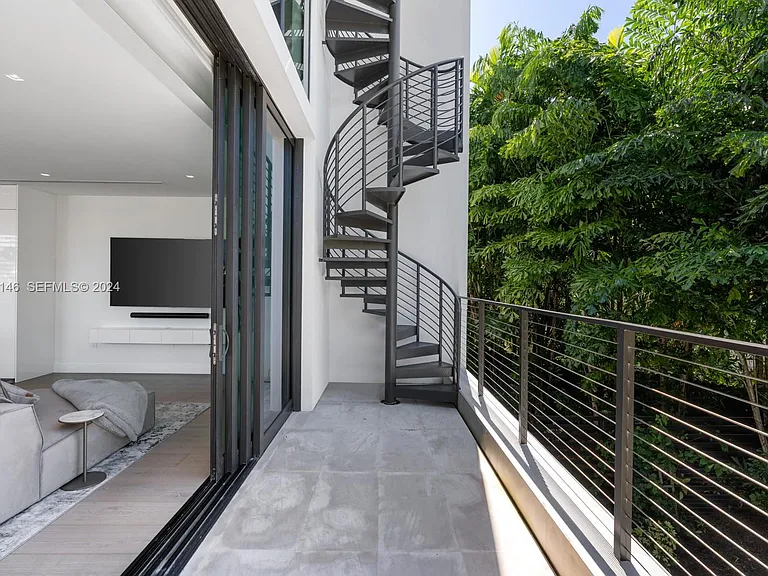 N Hibiscus Dr — Photo 17
