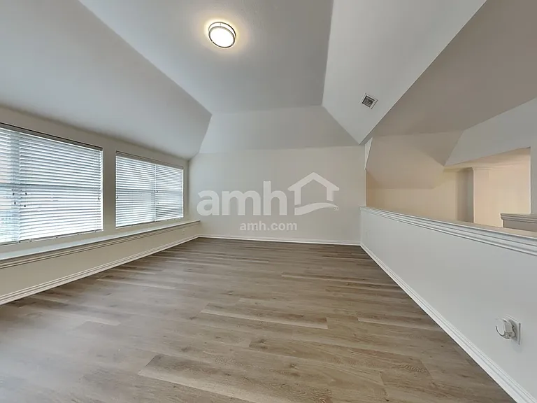 8001 Amesbury Ln — Photo 10