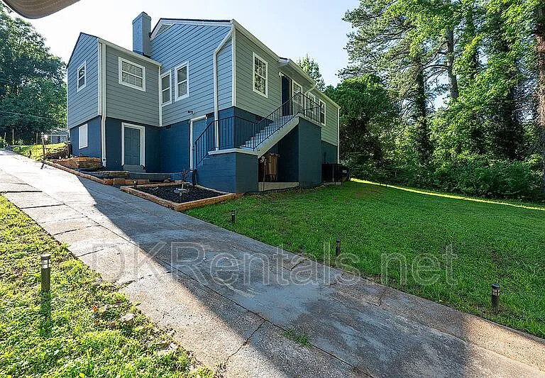 2874 Blount St — Photo 8