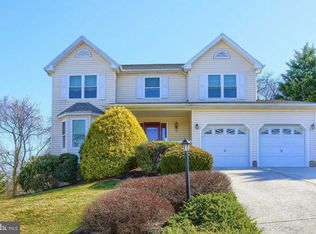 760 Lindenwood Ln, Harrisburg, PA 17113