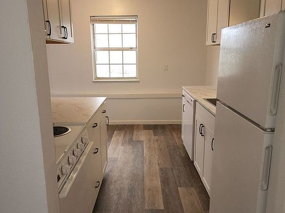 3rd image of 1440 Meadowview Dr APT 2