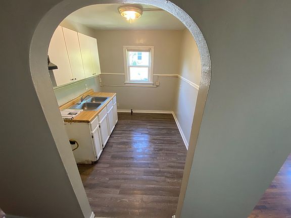 4th image of 1422 Central Ave #3