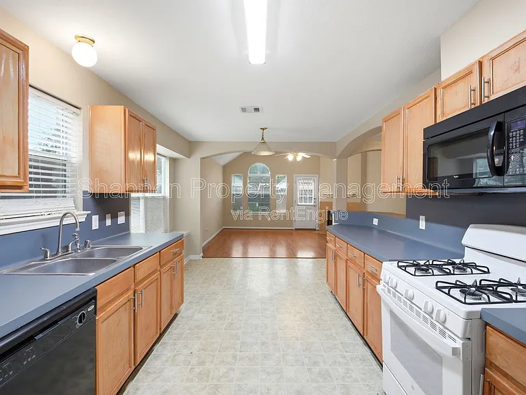 3924 Highland Vale Ct — Photo 11
