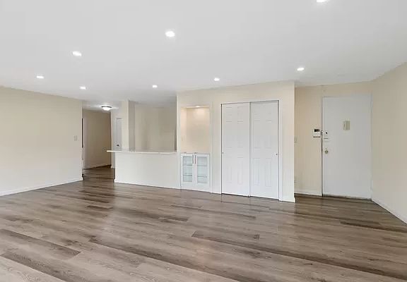4th image of 10-01 162nd St #3B