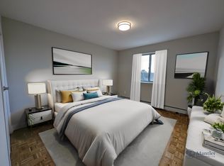 15 Brookland Ave #409, Aurora, ON L4G2H7