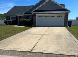 161 Collinwood Dr, Raeford, NC 28376