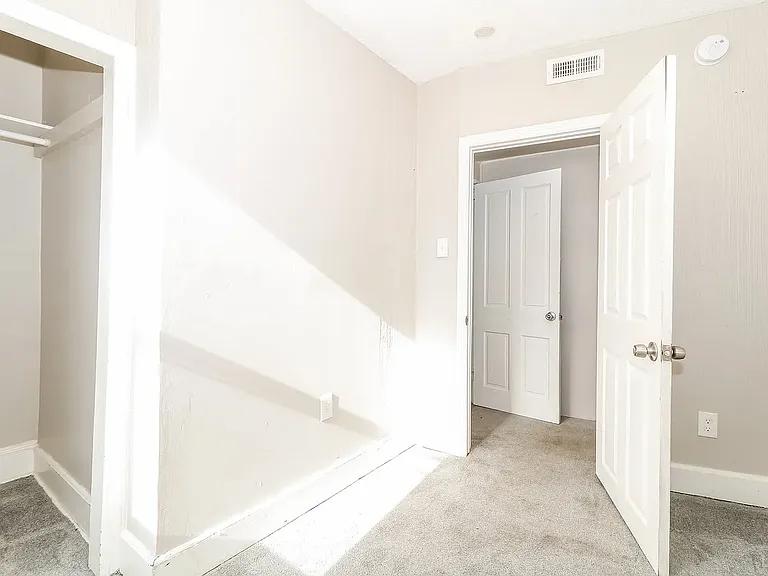 408 S 2nd St — Photo 4