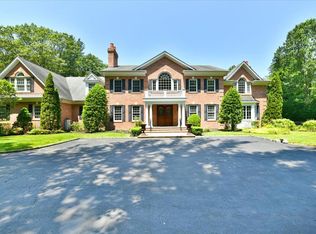 1616 Stewart Ln, Syosset, NY 11791
