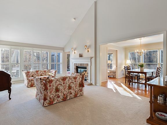 4th image of 98 Warrington Dr