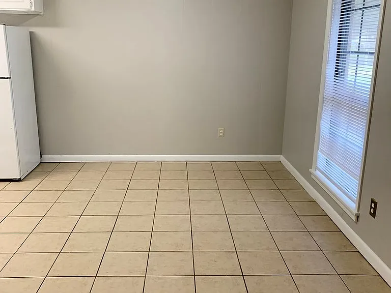 321 Bradford Dr — Photo 3