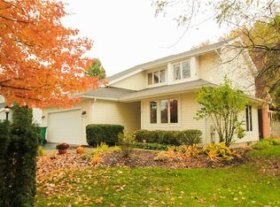 7 Old Winding Ln, Fairport, NY 14450