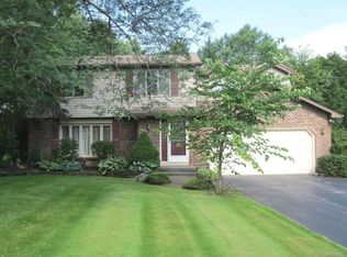250 Rolling Green Ln, Elma, NY 14059