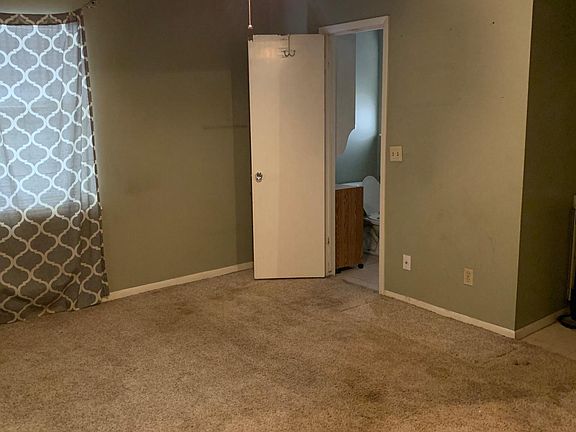 4th image of 401 Taylor Ln