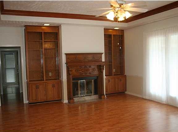 3rd image of 6531 Eastwood Glen Dr