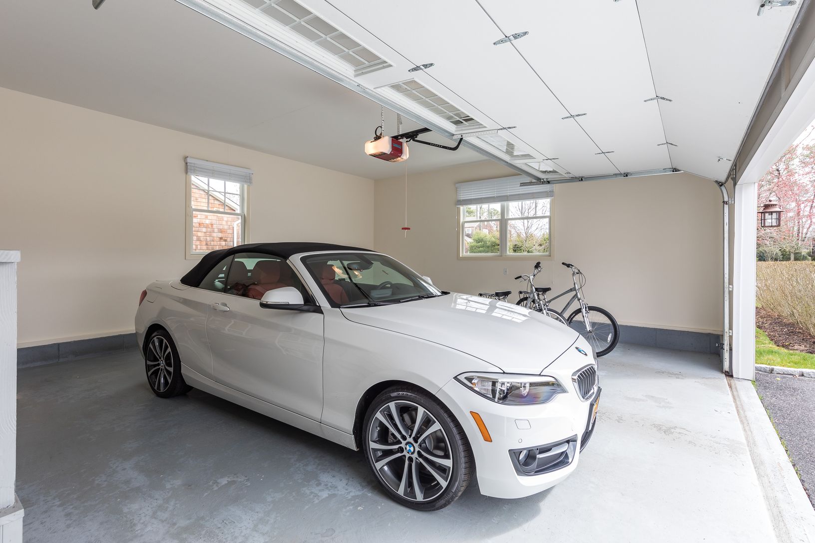  2Car garage