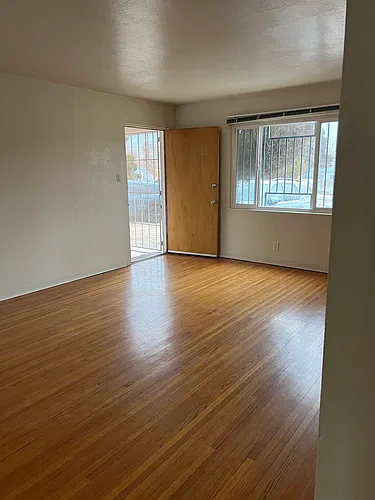 1230 Girard Blvd NE Photo 1